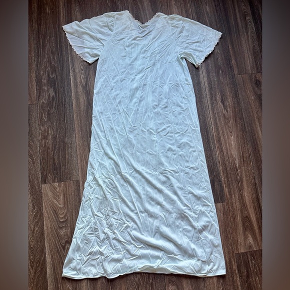 Vintage Shadowline Womens Size Medium Embroidered Slip Nightgown - Picture 11 of 11